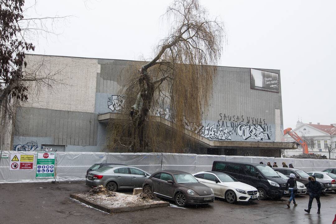 Iš „Lietuvos“ kino teatro tuoj liks griuvėsiai