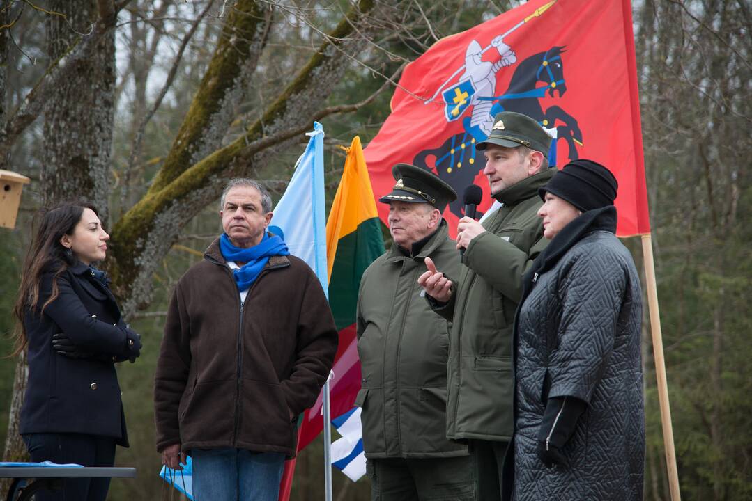 Ąžuolų giraitės „Izraelita” sodinimas