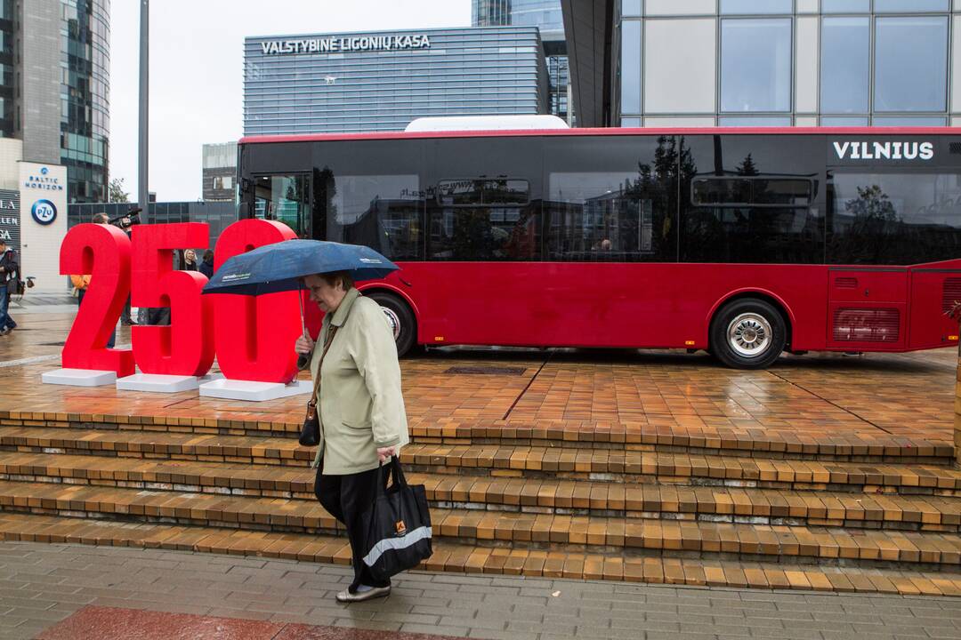 Į Vilniaus gatves išvažiuoja nauji autobusai