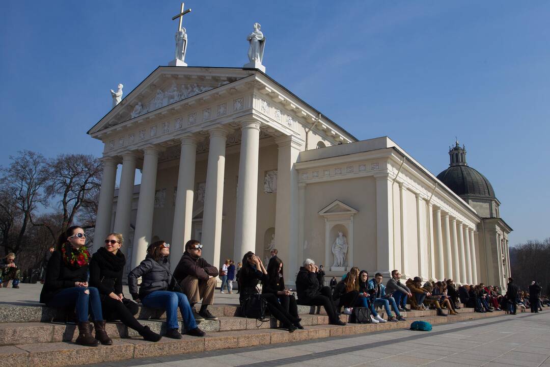 Vilniečiai stebėjo saulės užtemimą