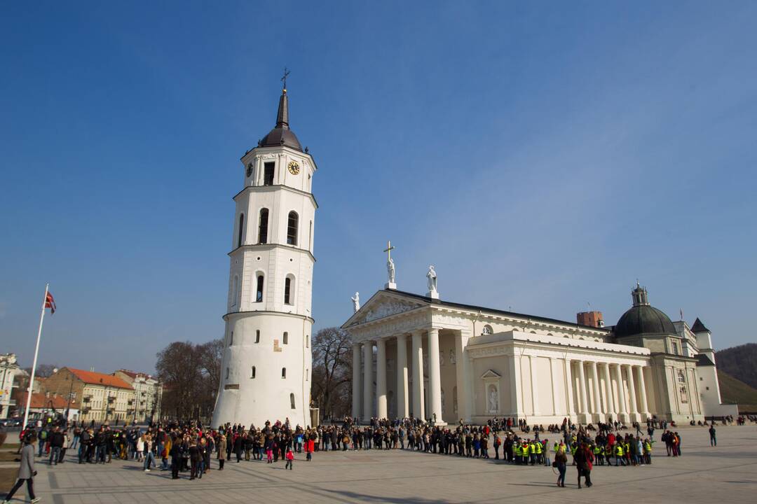 Vilniečiai stebėjo saulės užtemimą