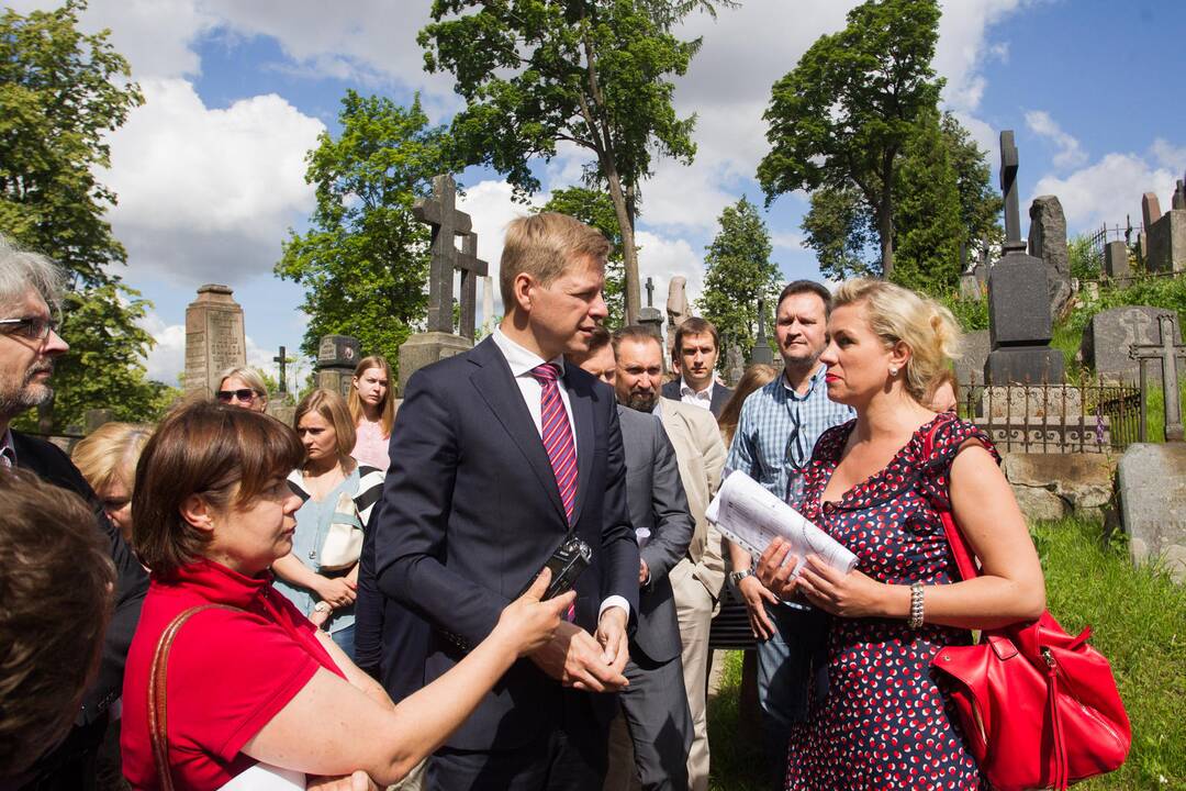 Paveldosaugininkai apsilankė Rasų kapinėse