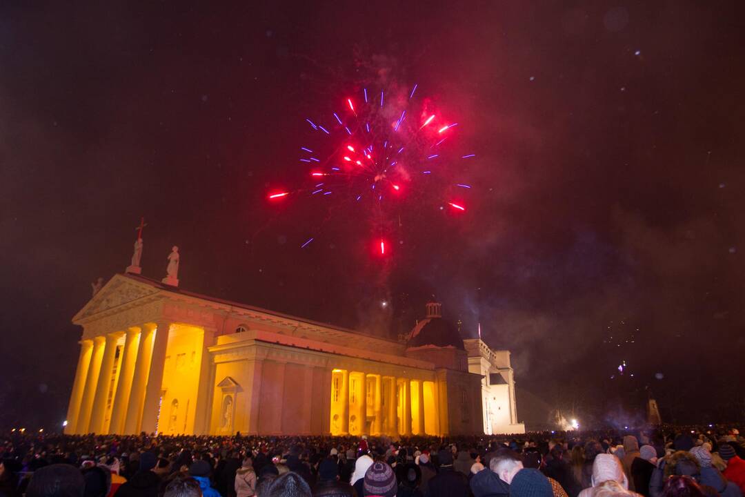 Vilniečiai švenčia 2016-ųjų metų sutiktuves