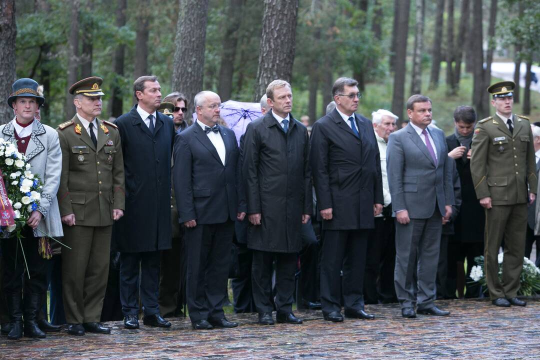 Panerių memoriale iškilmingai pagerbtos Holokausto aukos