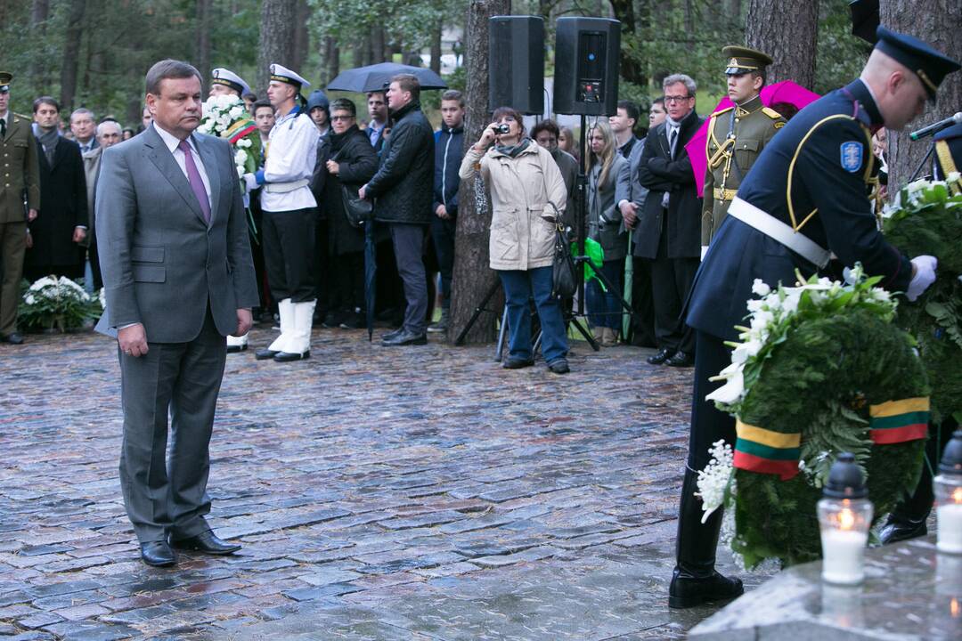 Panerių memoriale iškilmingai pagerbtos Holokausto aukos