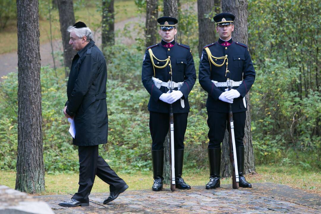 Panerių memoriale iškilmingai pagerbtos Holokausto aukos