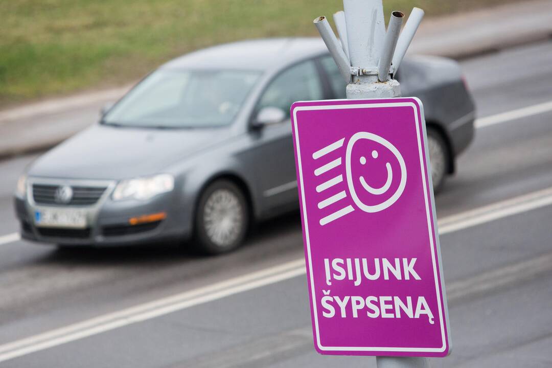 Vilniuje oficialiai atidengtas pirmasis iš penkių kelio informacinių stendų „Įsijunk šypseną“