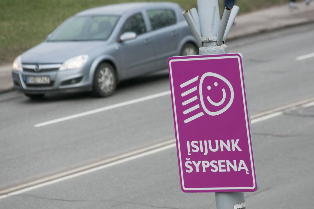 Vilniuje oficialiai atidengtas pirmasis iš penkių kelio informacinių stendų „Įsijunk šypseną“