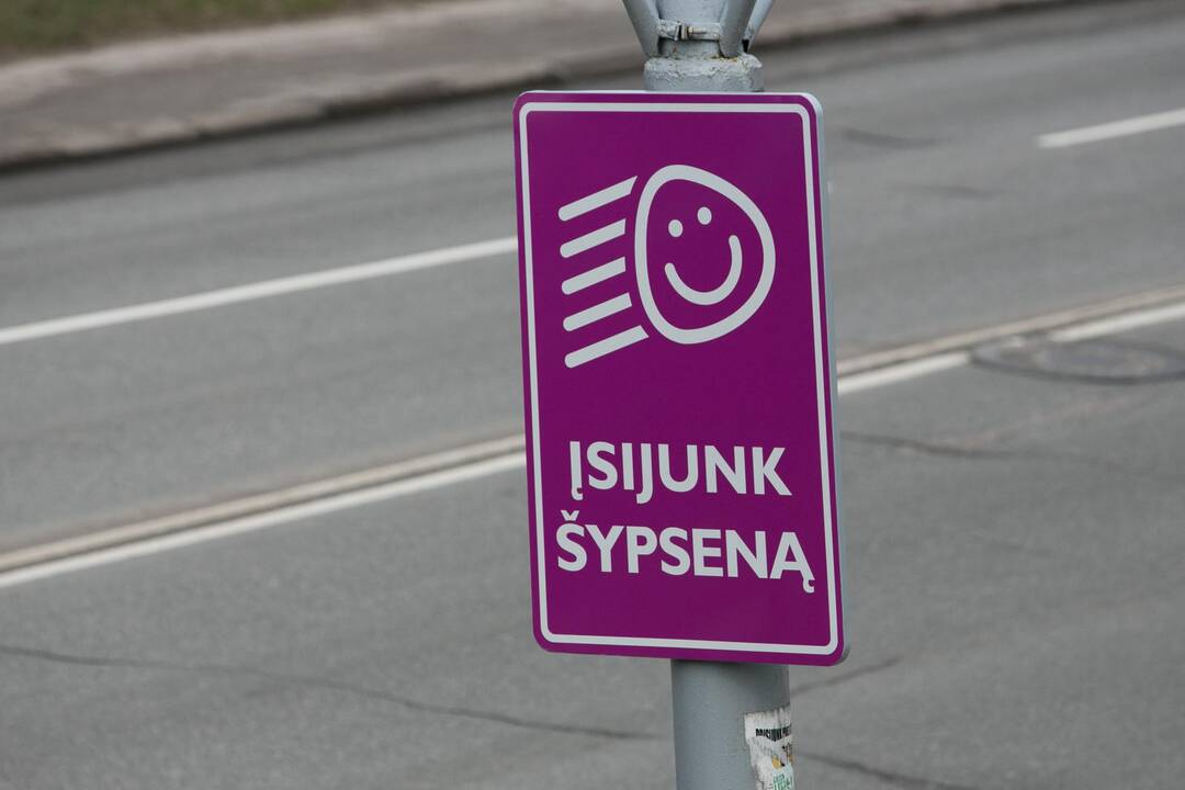 Vilniuje oficialiai atidengtas pirmasis iš penkių kelio informacinių stendų „Įsijunk šypseną“