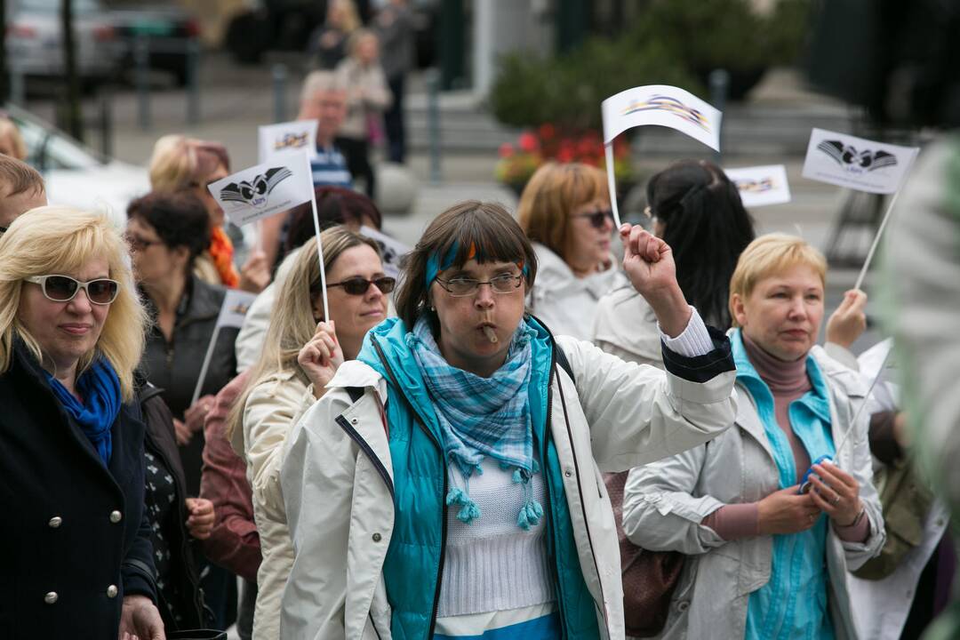 Mokytojai mitinge Vilniuje reikalavo didesnių atlyginimų