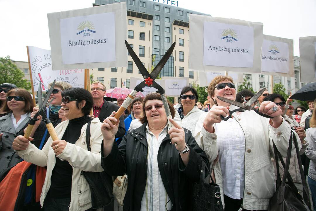 Mokytojai mitinge Vilniuje reikalavo didesnių atlyginimų