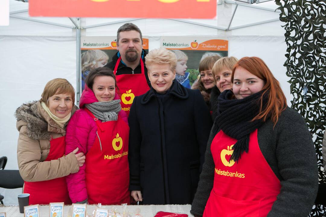 Prezidentė dalyvavo kalėdinėje mugėje Daukanto aikštėje