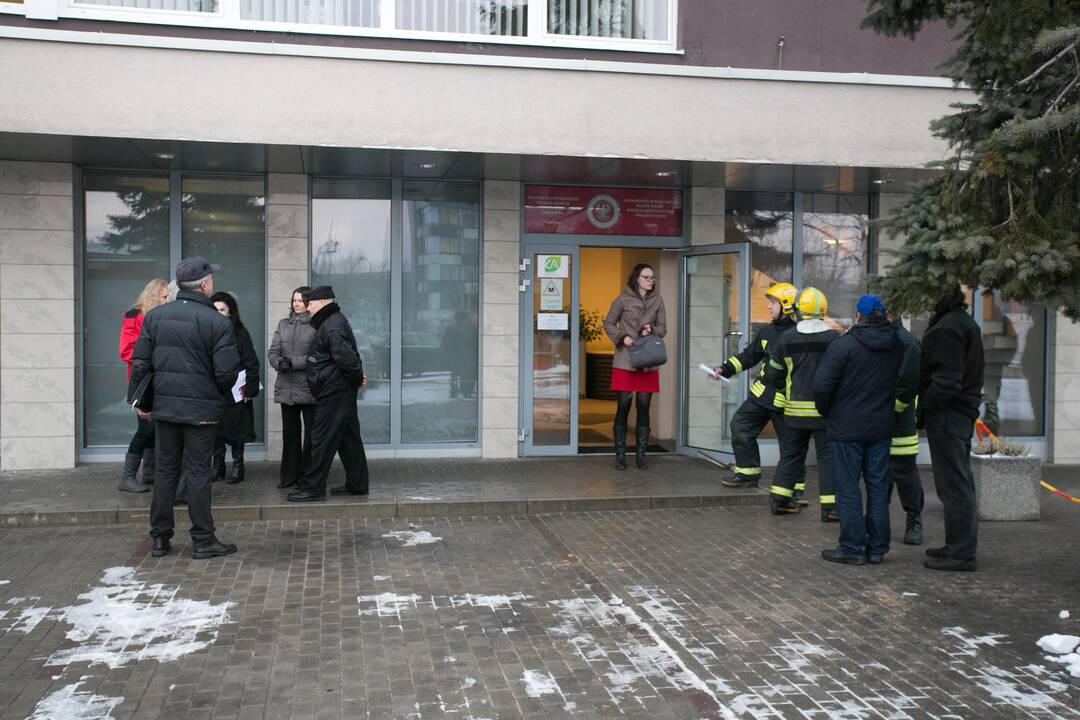 Ugniagesiai evakavo pastatą Kalvarijų gatvėje