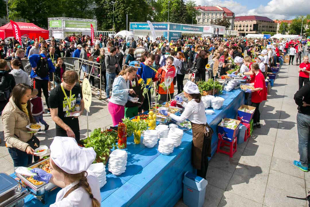 Vilnius bandė siekti masiškiausio makaronų valgymo rekordo