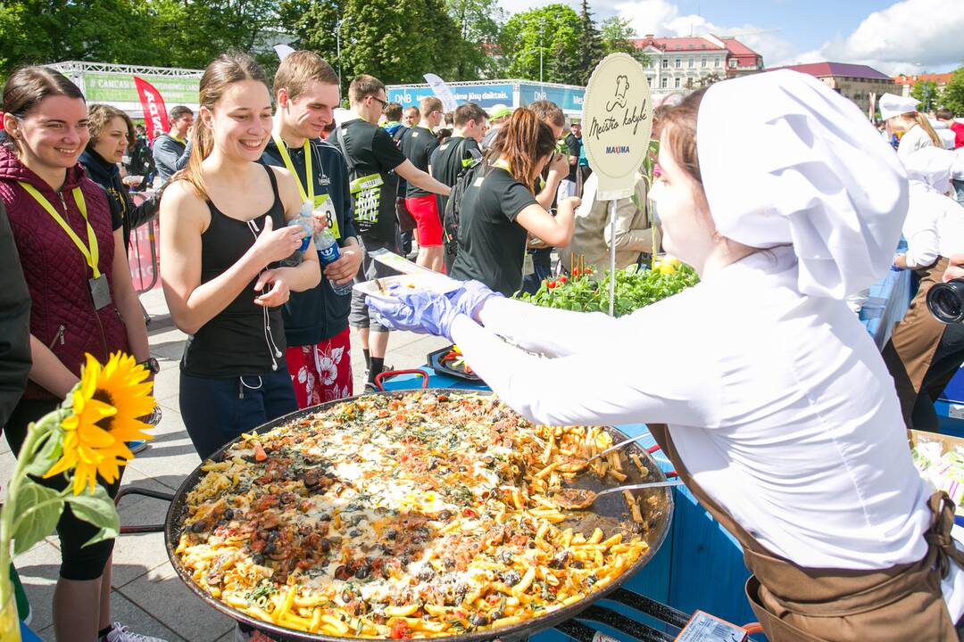 Vilnius bandė siekti masiškiausio makaronų valgymo rekordo