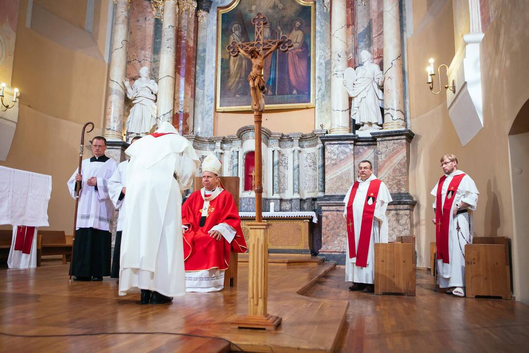 Šv. Apaštalų Pilypo ir Jokūbo bažnyčioje pašventinti kariljono varpai