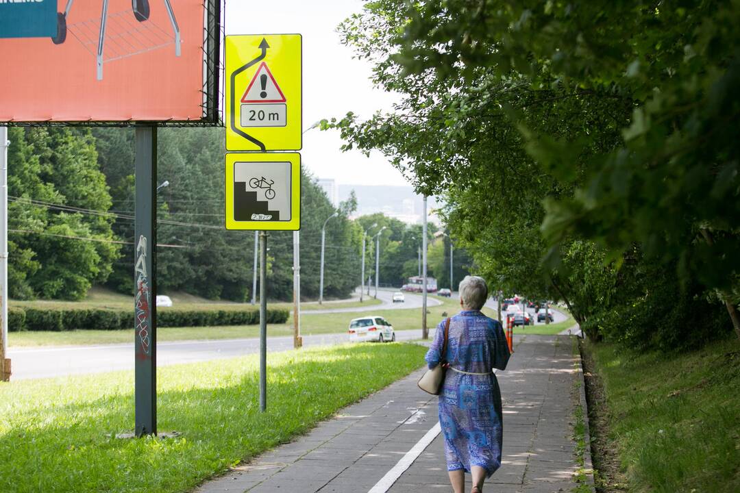 Pavojinga dviračių tako atkarpa ties Narbuto gatve sostinėje