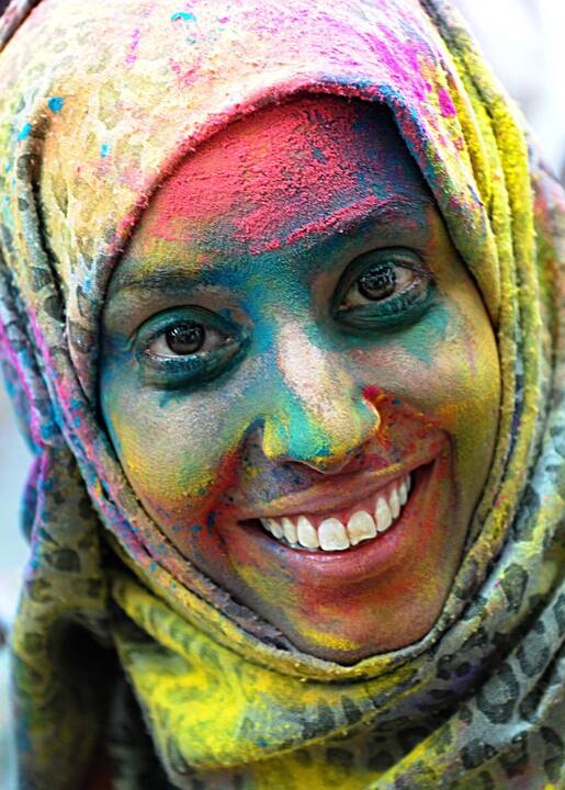 Milijonai indų pirmadienį švenčia populiarų hinduistų festivalį Holi