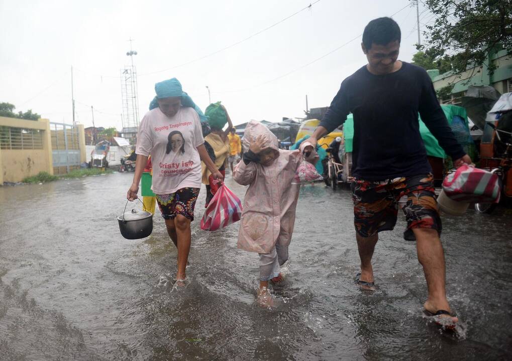 Filipinų sostinę paralyžiavo taifūnas