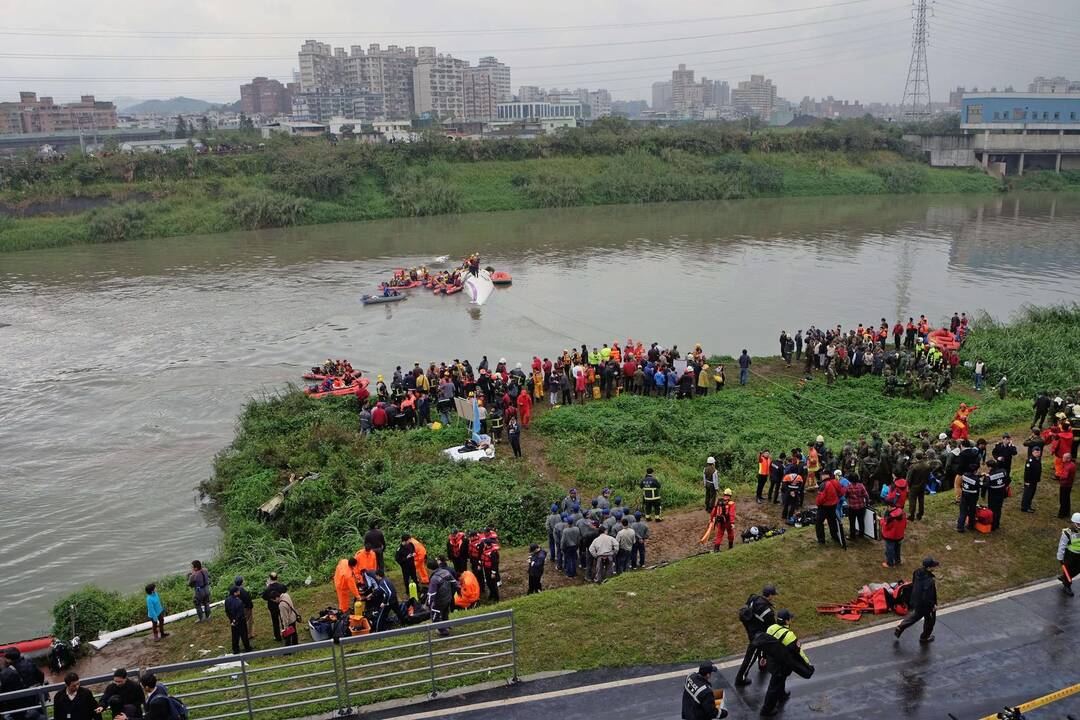 „TransAsia“ lėktuvas nukrito į Taibėjaus upę