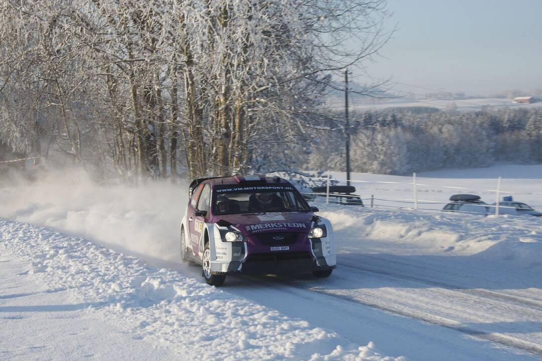 Prieš "Halls Winter Rally 2015" ralį – lenktynininkų gerumo akcija