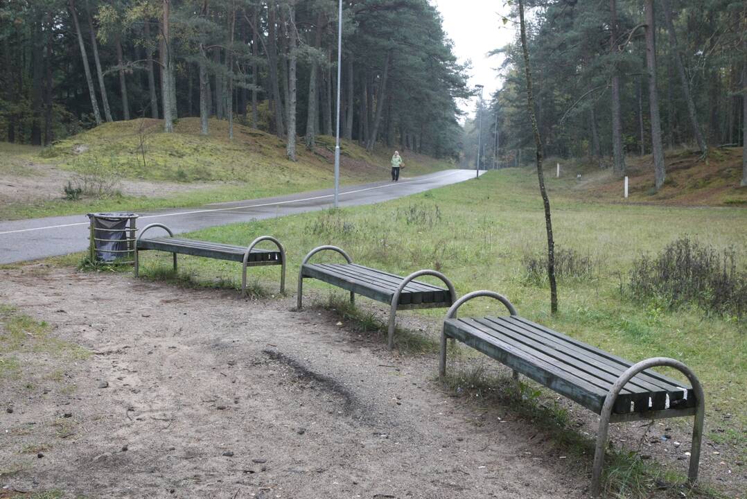 Už vasaros estrados vėl pasirodė persekiotojas