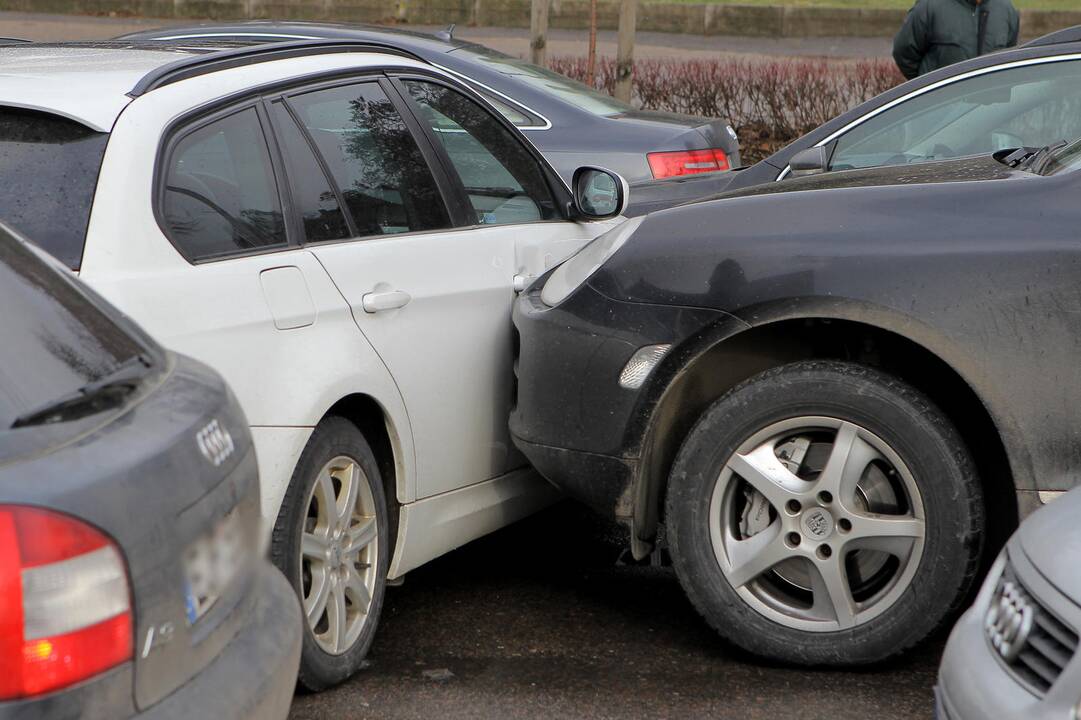 Kaune susidūrė keturi automobiliai