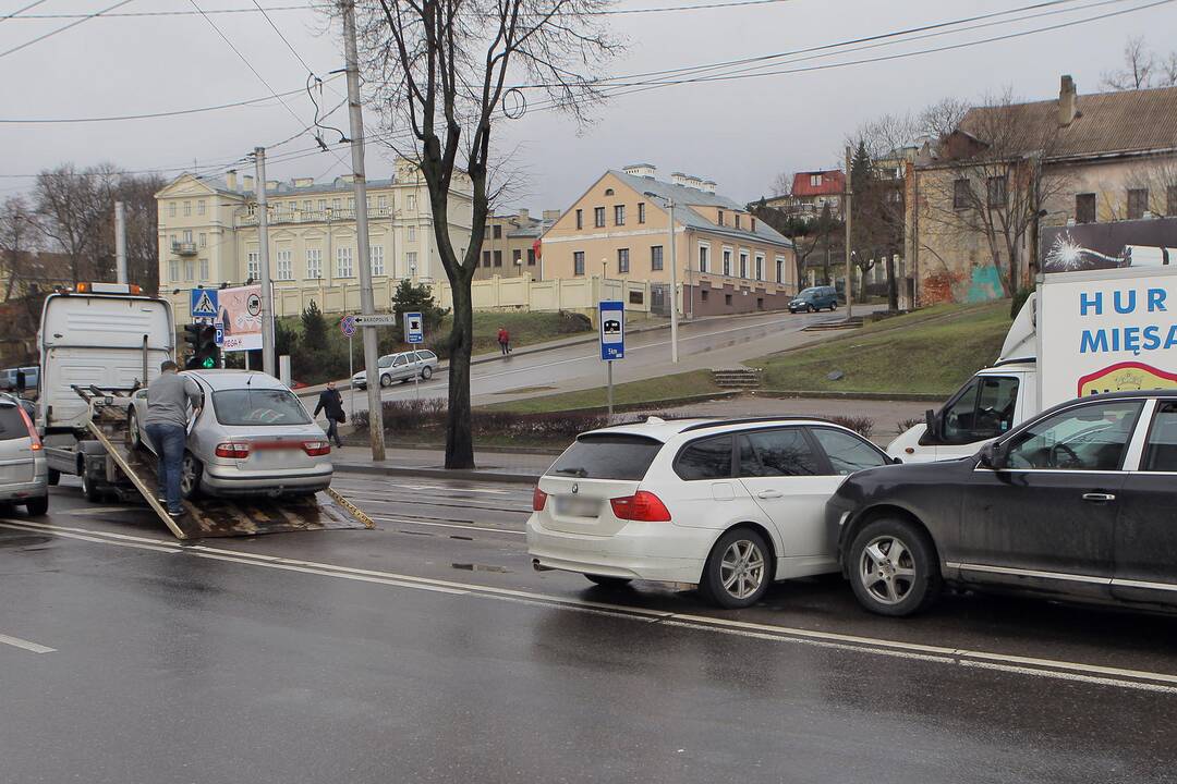 Kaune susidūrė keturi automobiliai