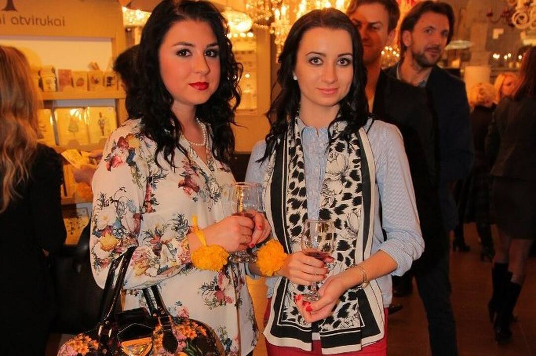 Žinomos moterys demonstravo drabužių kolekciją