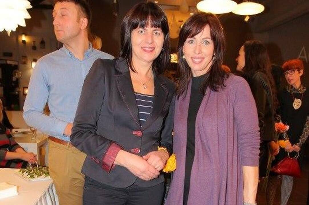 Žinomos moterys demonstravo drabužių kolekciją