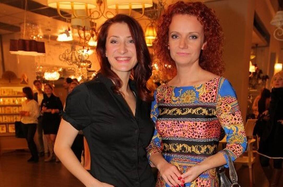 Žinomos moterys demonstravo drabužių kolekciją