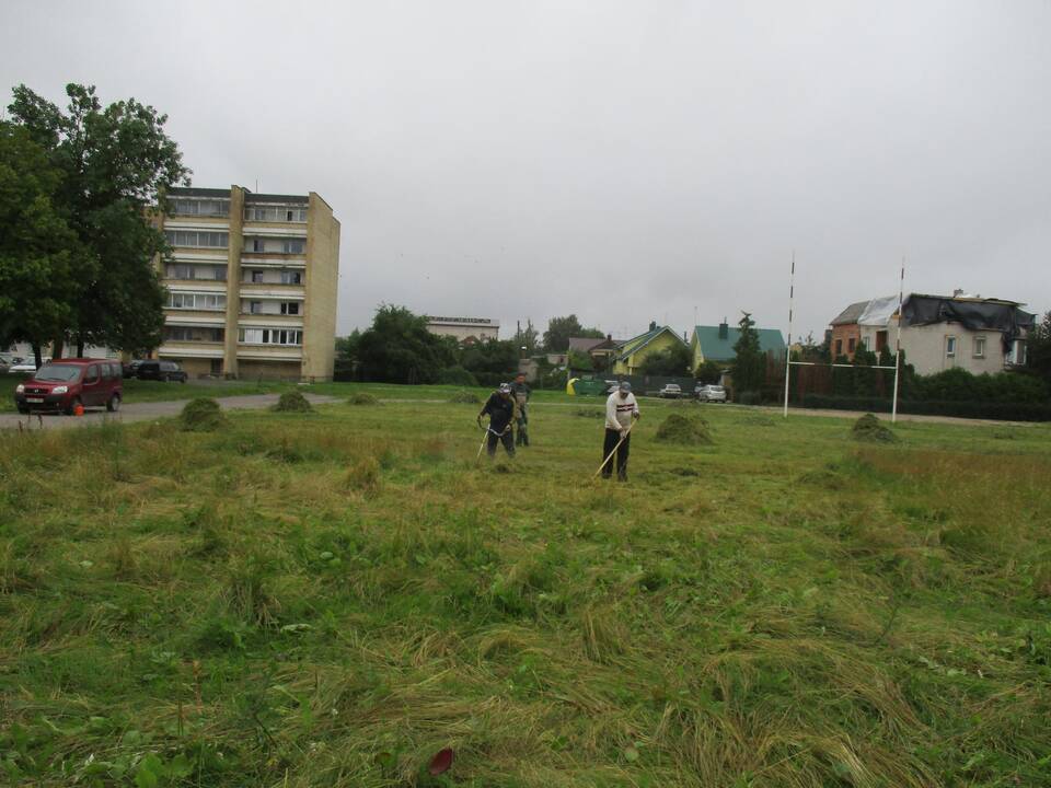 Pradėtas tvarkyti apleistas stadionas