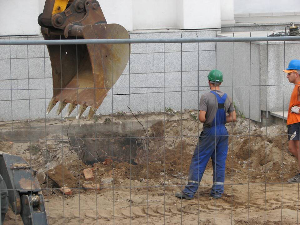 Tvarkant Prisikėlimo bažnyčią – netikėti radiniai