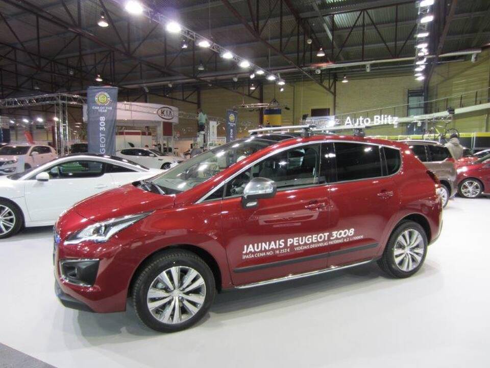 „Peugeot“ stendas parodoje „Riga International Motor Show 2014“