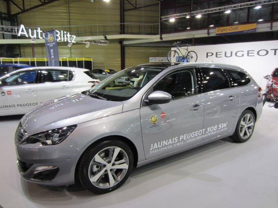 „Peugeot“ stendas parodoje „Riga International Motor Show 2014“