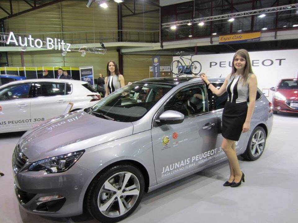 „Peugeot“ stendas parodoje „Riga International Motor Show 2014“