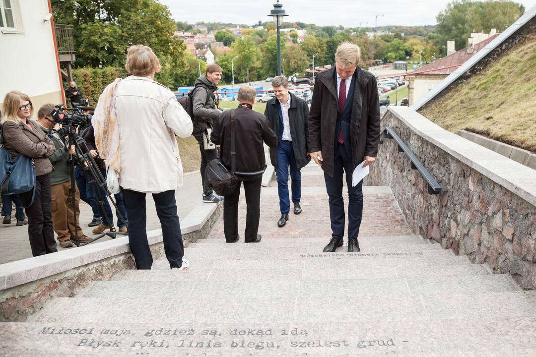 Atidengti Č. Milošo laiptai