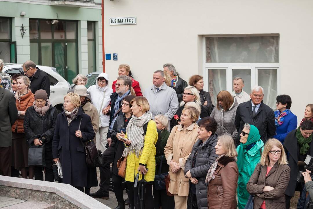 Atidengti Č. Milošo laiptai