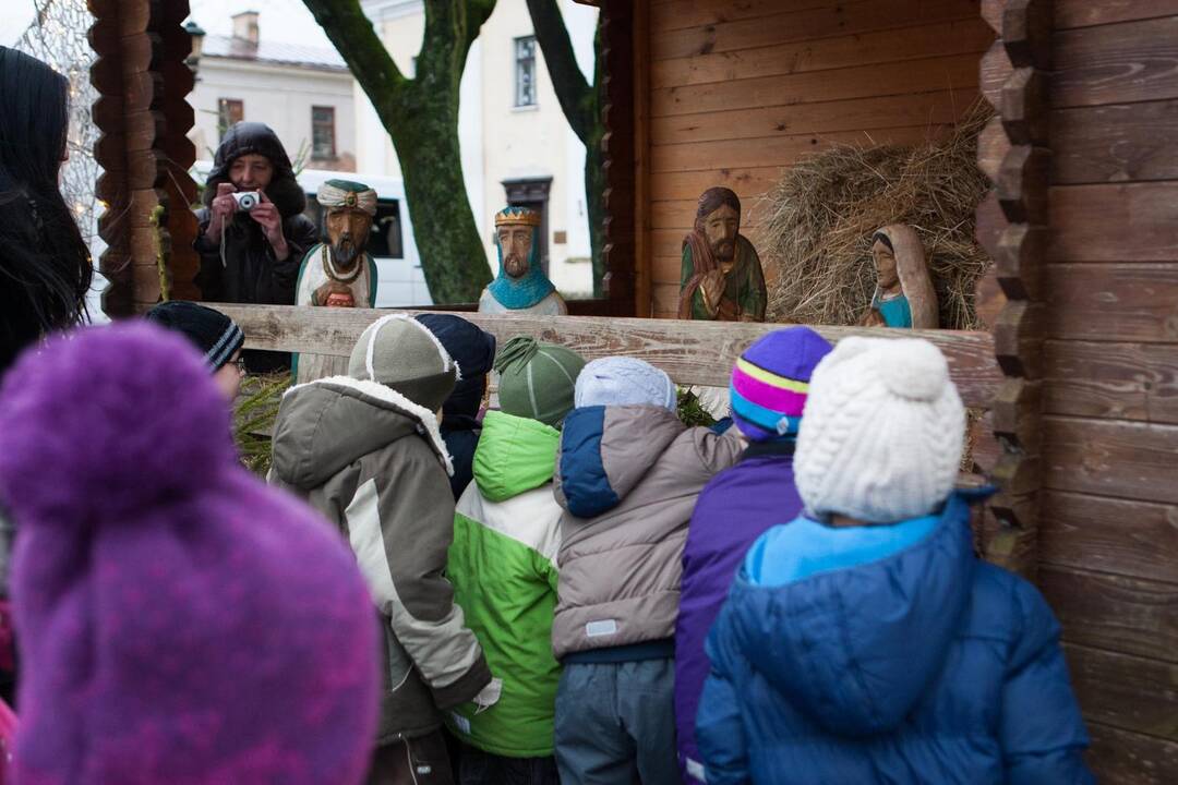 Prakartėlė kartu su avelėmis iškeliauja Iš Kauno rotušės aikštės