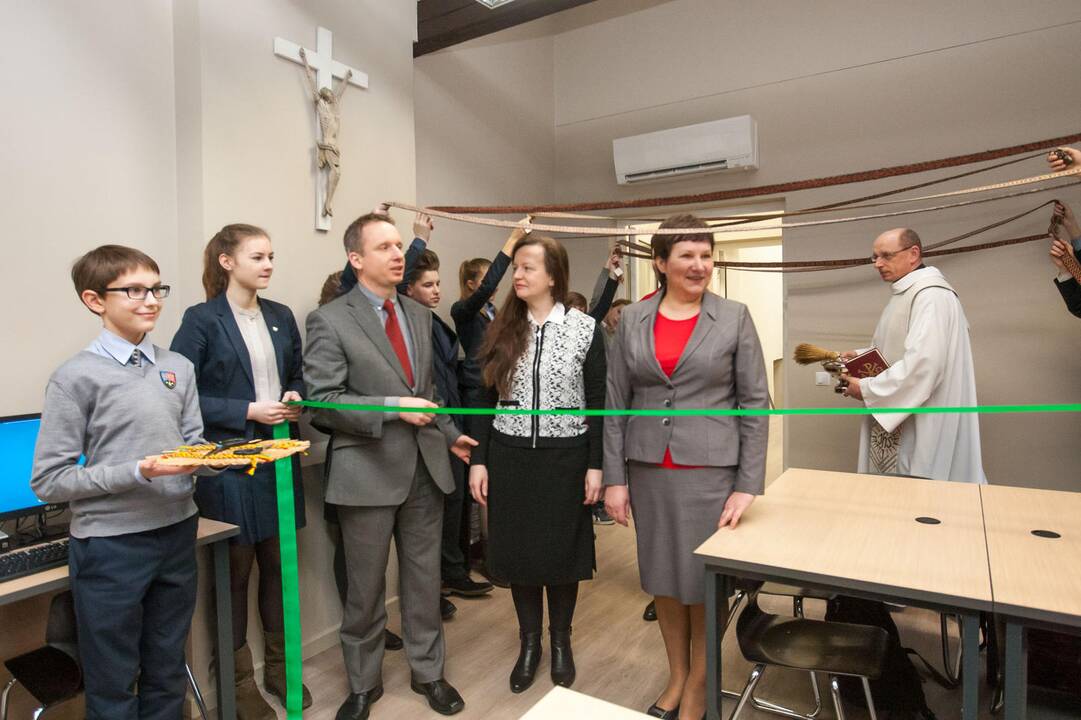 Jėzuitų gimnazijoje atidaryta nauja biblioteka