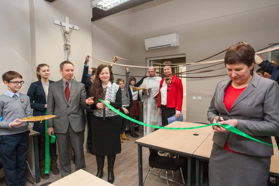 Jėzuitų gimnazijoje atidaryta nauja biblioteka