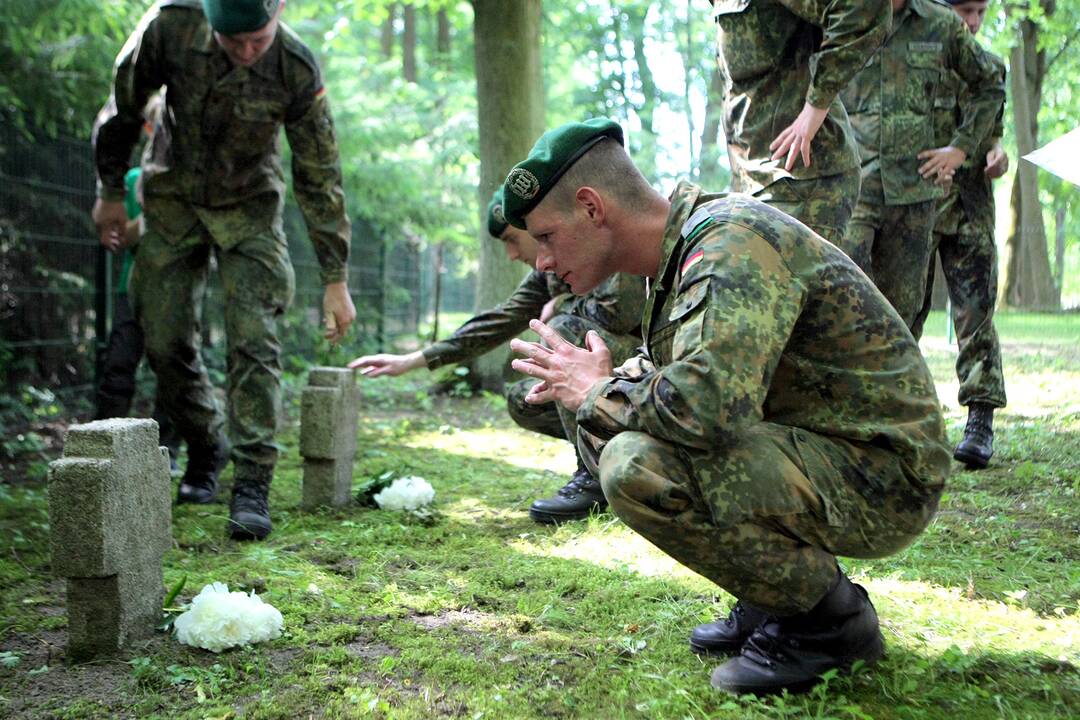 Fredoje sutvarkyti vokiečių karių kapai