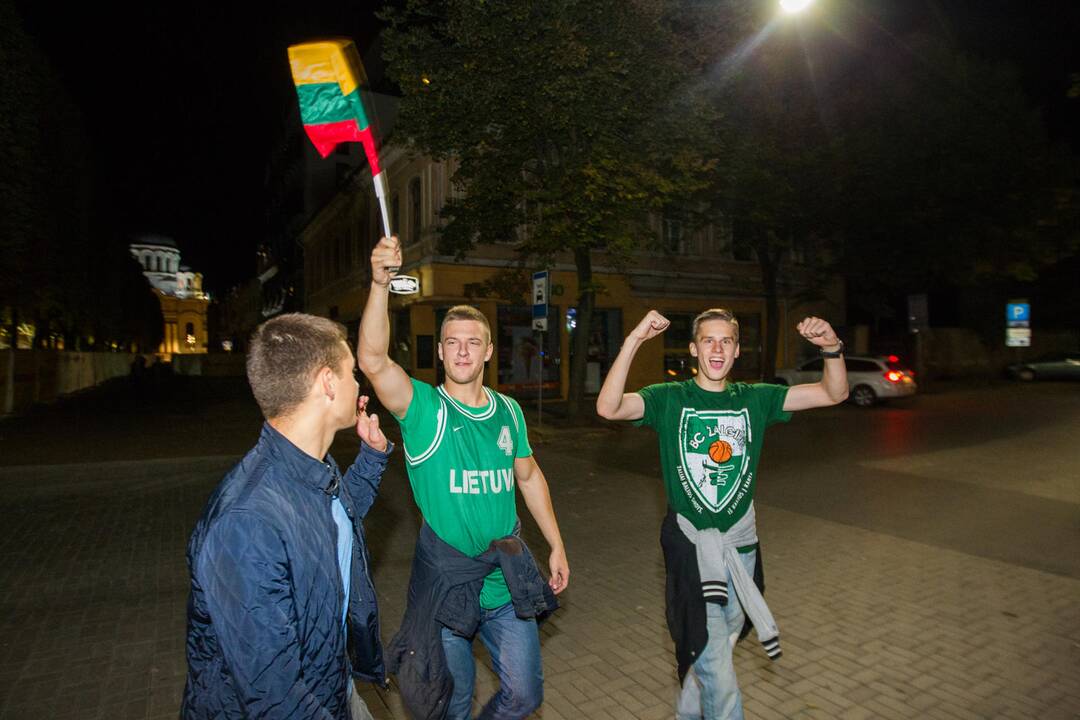Kauniečiai išėjo švęsti į gatves