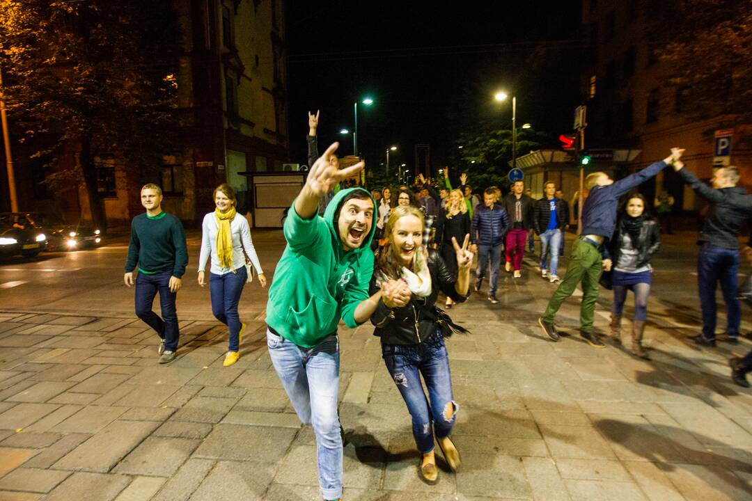 Kauniečiai išėjo švęsti į gatves