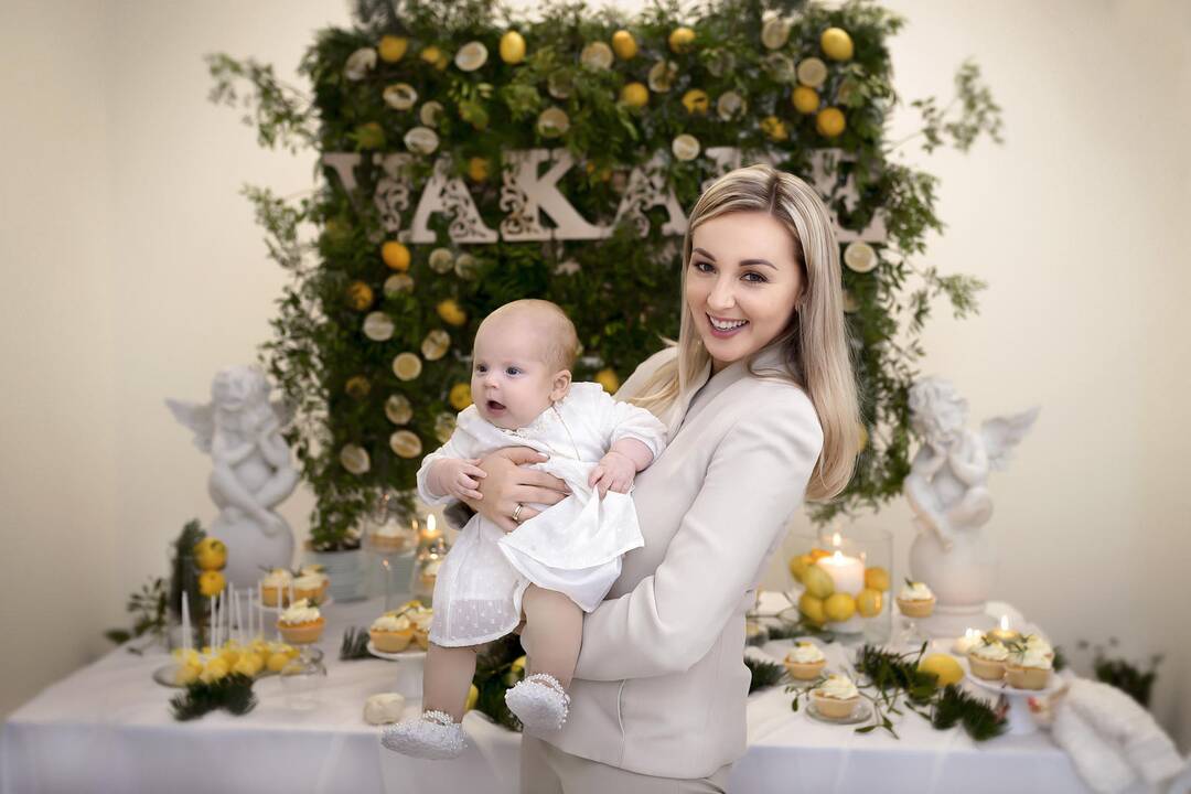 Eglė Straleckaitė-Daugėlė (kairėje) su vyru Justinu ir dukra Vakare