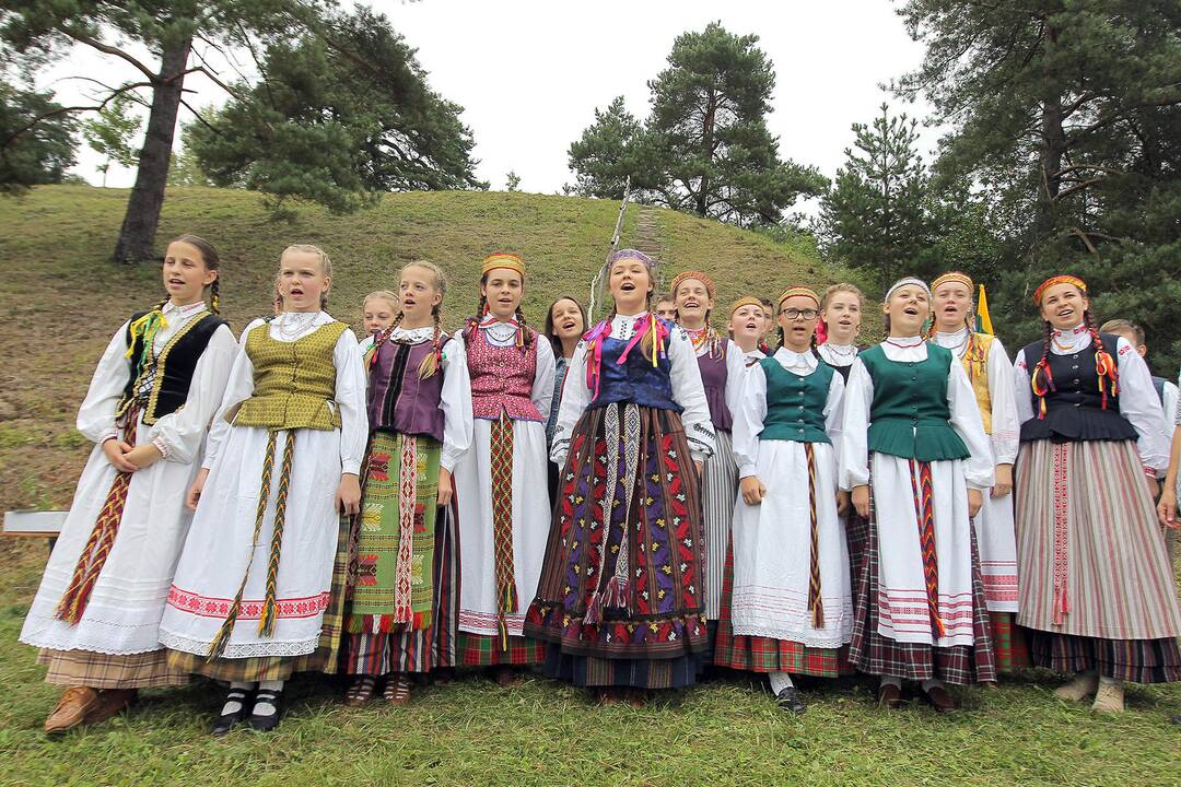 Paveldo dienos Lantainių piliakalnyje