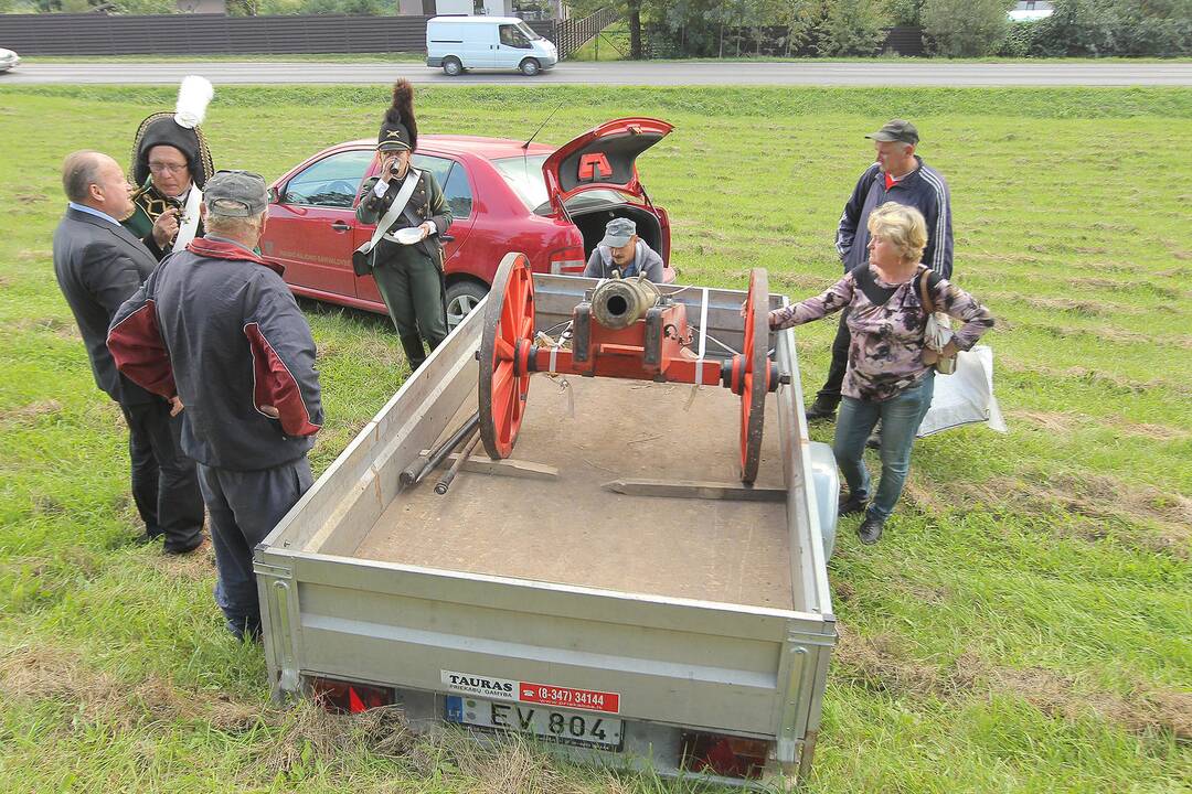 Paveldo dienos Lantainių piliakalnyje