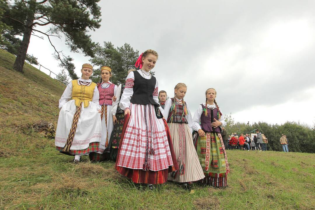 Paveldo dienos Lantainių piliakalnyje