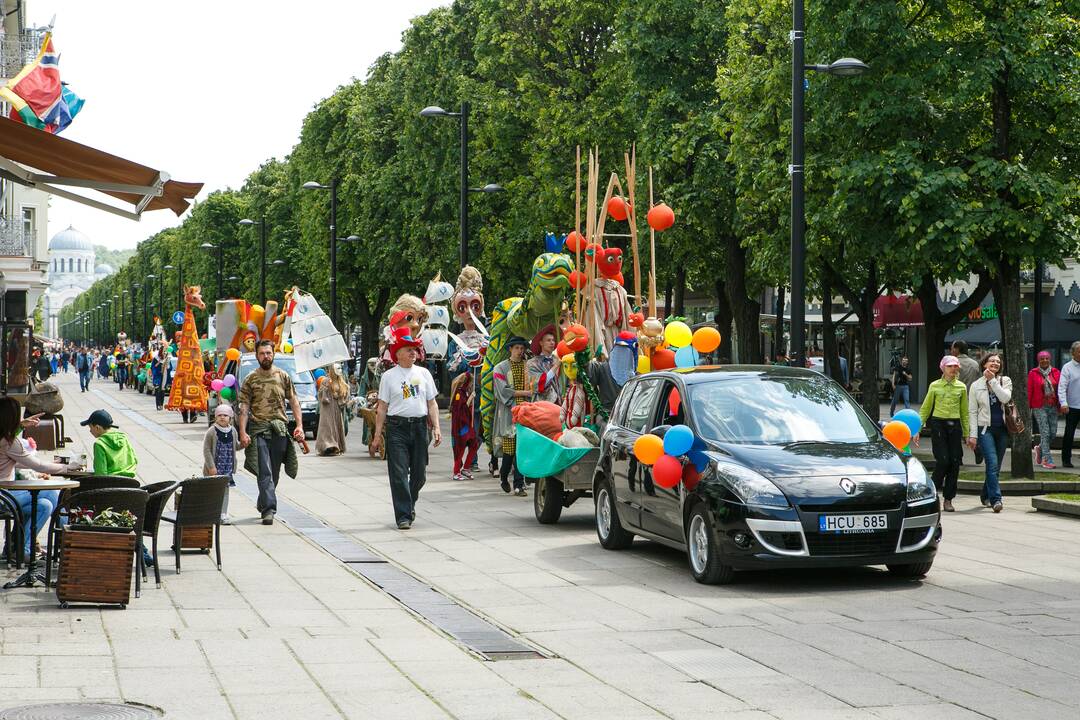 Lėlių ir kaukių paradas