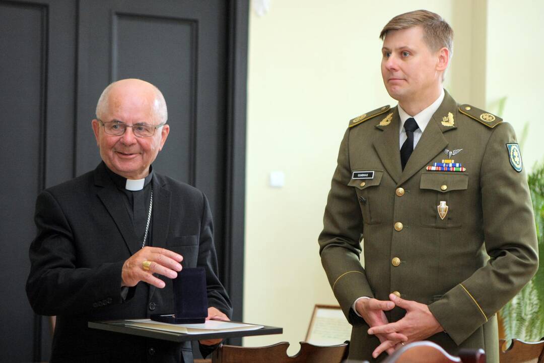S. Tamkevičiui – garbės šaulio vardas